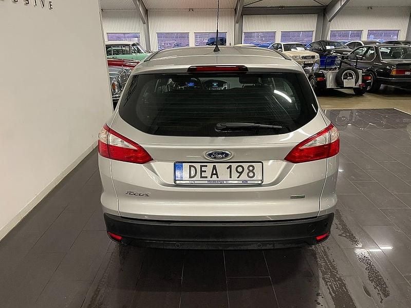 Begagnad Ford Focus Titanium 101 HK (74 kW) 2014 Ljusgrå Kombi