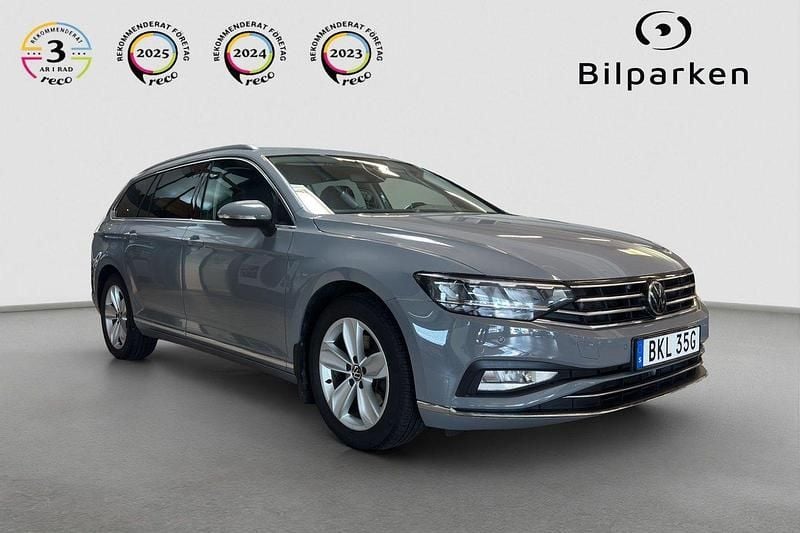 Grå Begagnad 2022 VW Passat GT Kombi | 219 990 kr (Superpris) - Bild 1/4