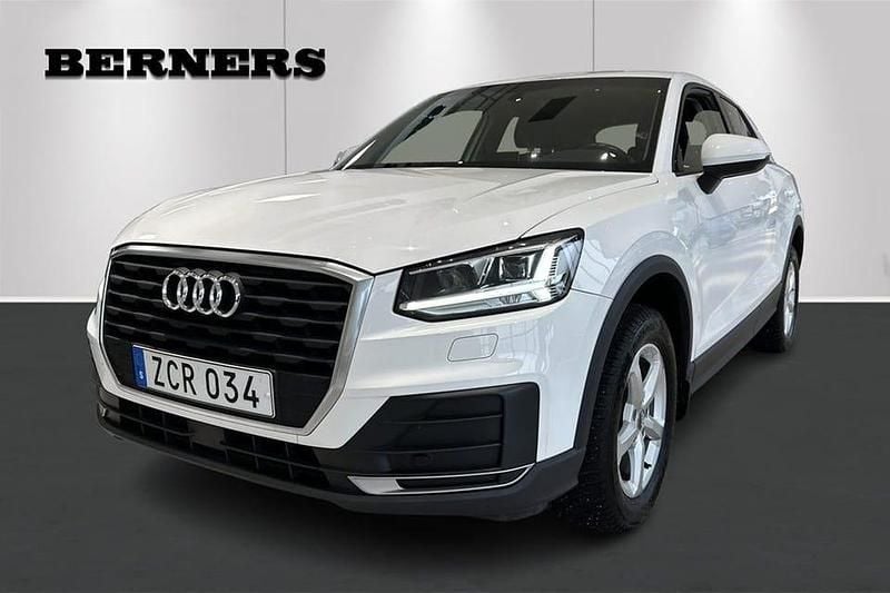 Vit Begagnad 2018 Audi Q2 Proline SUV | 179 900 kr (Marknadspris) - Bild 1/4