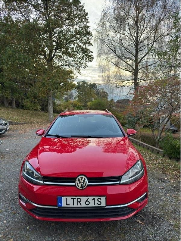 Röd Begagnad 2019 VW Golf VII Kombi | 184 000 kr (Marknadspris) - Bild 1/4