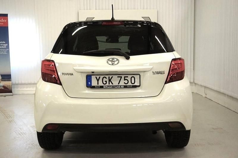 Begagnad Toyota Yaris Active 99 HK (72 kW) 2016 Vit Halvkombi