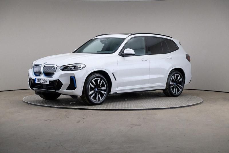 Vit Begagnad 2022 BMW iX3 Shadowline SUV | 445 000 kr (Dyr) - Bild 1/4