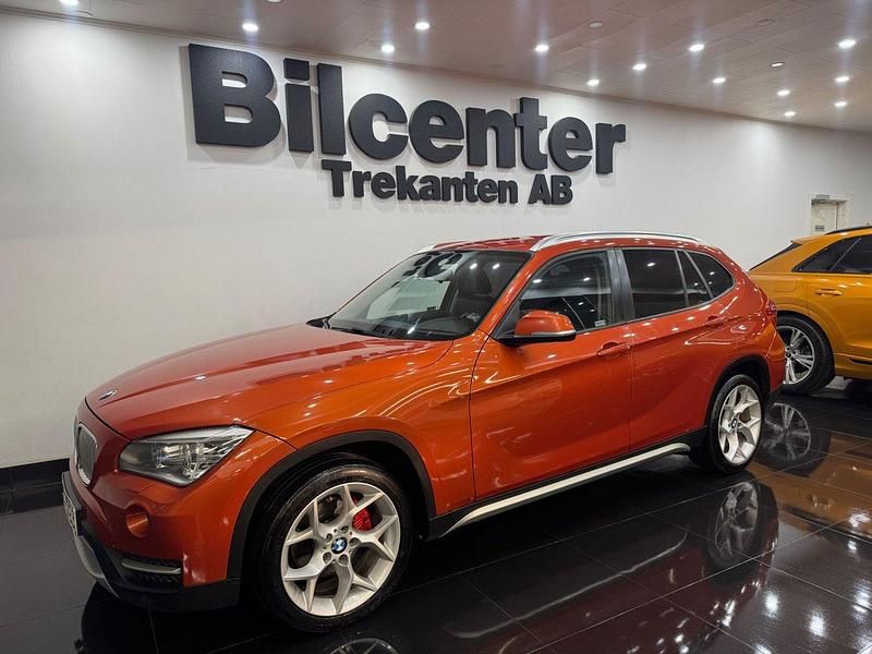 Orange Begagnad 2013 BMW X1 xLine SUV | 119 900 kr (Marknadspris) - Bild 1/4