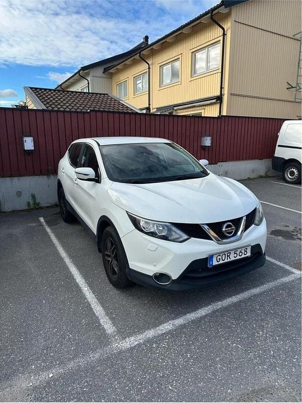 Vit Begagnad 2014 Nissan Qashqai SUV | 119 000 kr (Marknadspris) - Bild 1/4