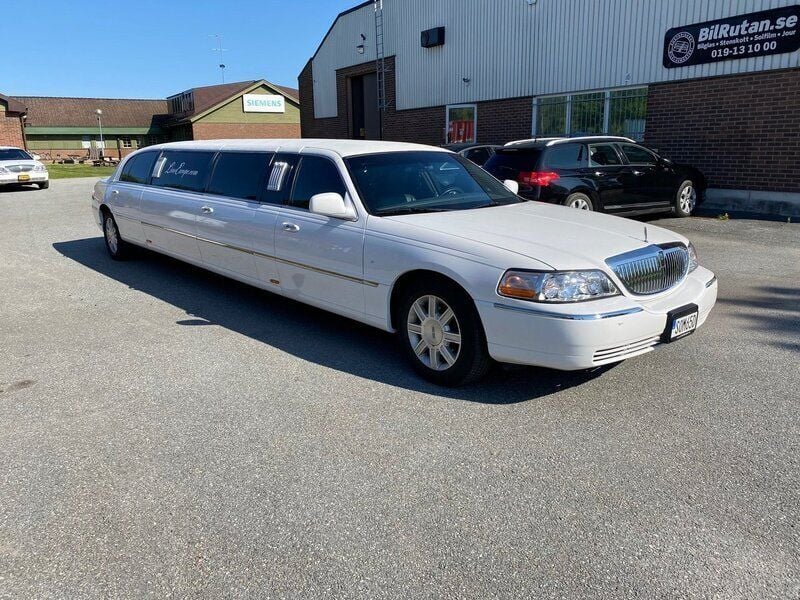 Begagnad Lincoln Town Car 2011 Vit Sedan