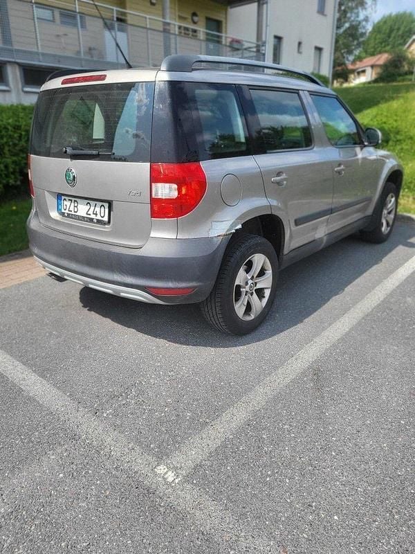 Brun Begagnad 2010 Skoda Yeti SUV | 28 000 kr - Bild 1/4
