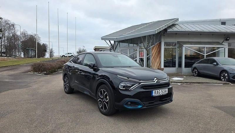 Begagnad Citroën e-C4 Exclusive 100 kW (136 HK) 2022 Svart Sedan