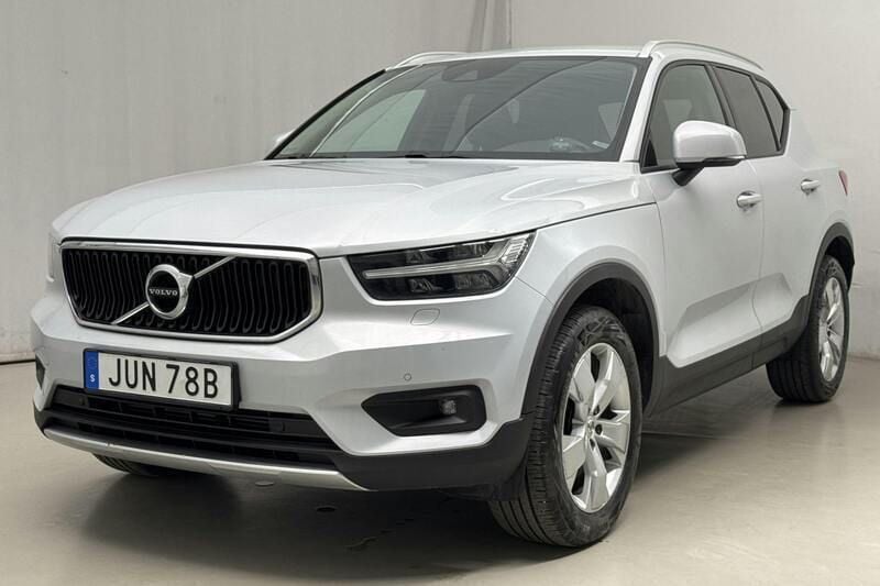Silver Begagnad 2020 Volvo XC40 SUV | 219 900 kr - Bild 1/4