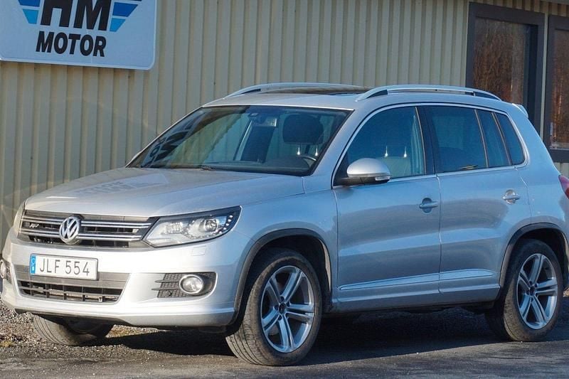 Silver Begagnad 2015 VW Tiguan Sportline SUV | 129 000 kr (Marknadspris) - Bild 1/4