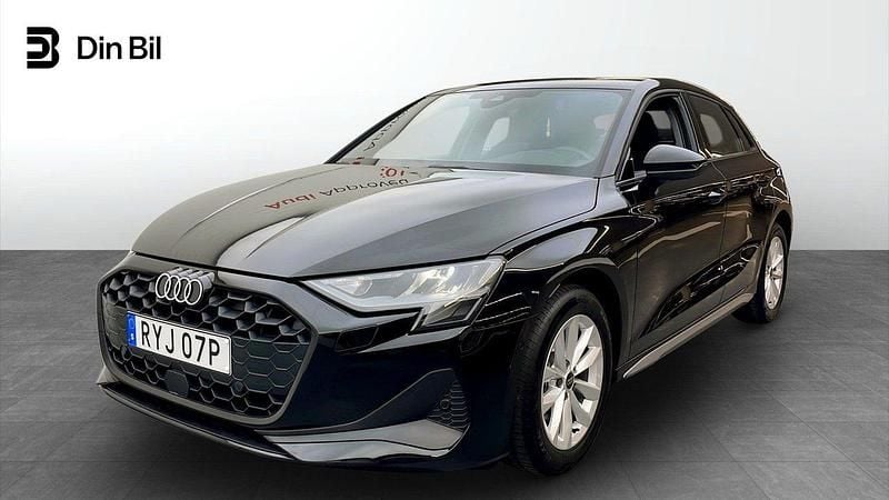 Svart Begagnad 2025 Audi A3 Sportback Halvkombi | 329 000 kr (Marknadspris) - Bild 1/4