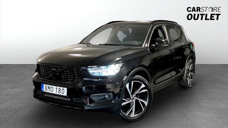 Svart Begagnad 2018 Volvo XC40 R-Design SUV | 259 000 kr (Marknadspris) - Bild 1/4