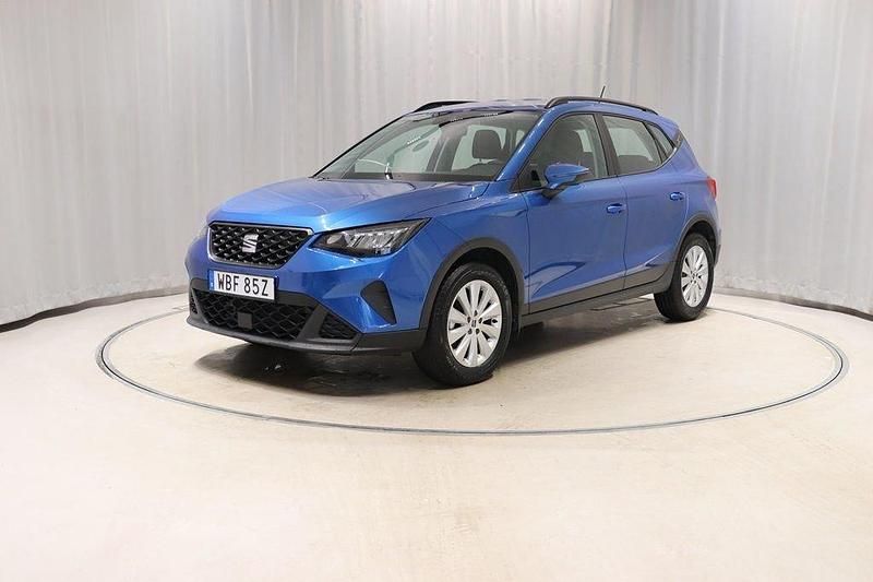 Ljusblå Begagnad 2024 Seat Arona SUV | 198 900 kr (Marknadspris) - Bild 1/4