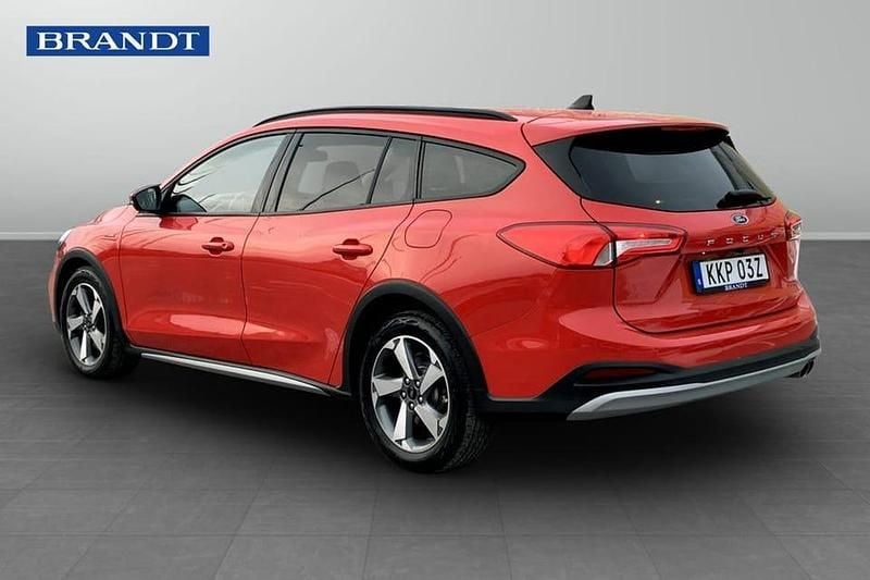 Begagnad Ford Focus Active 126 HK (92 kW) 2022 Röd Kombi