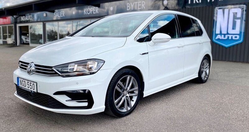 Vit Begagnad 2016 VW Golf VII R-line Halvkombi | 129 900 kr (Bra pris) - Bild 1/4