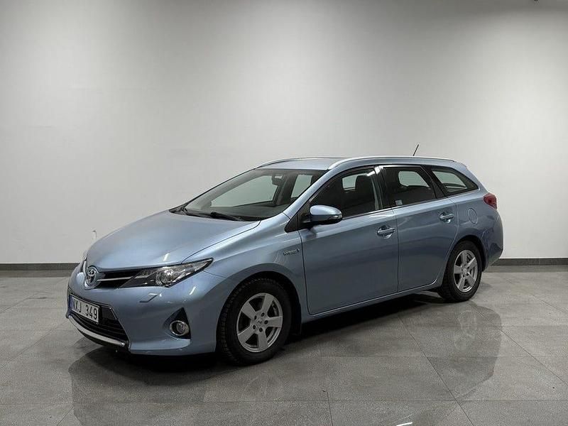 Blå Begagnad 2013 Toyota Auris Touring Sports Kombi | 149 867 kr (Marknadspris) - Bild 1/4