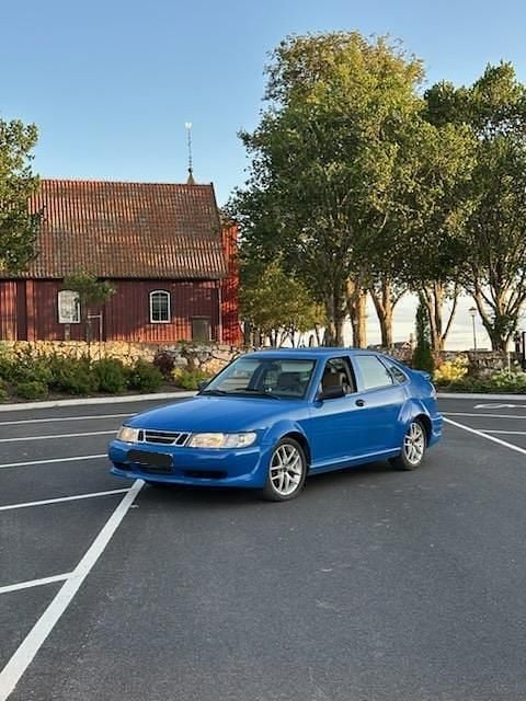 Blå Begagnad 2001 Saab 9-3 Halvkombi | 28 000 kr (Lite dyr) - Bild 1/3