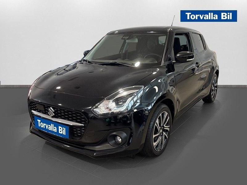 Svart Begagnad 2020 Suzuki Swift Halvkombi | 139 900 kr (Marknadspris) - Bild 1/4