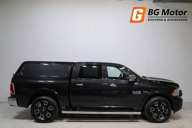 Begagnad RAM 1500 394 HK (289 kW) 2018 Svart Pickup