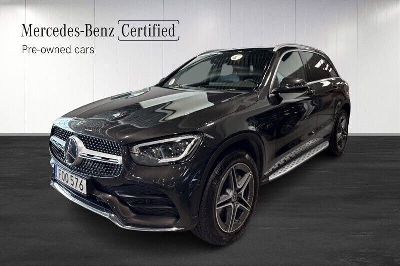 Svart Begagnad 2020 Mercedes GLC300e AMG SUV | 399 900 kr (Marknadspris) - Bild 1/4