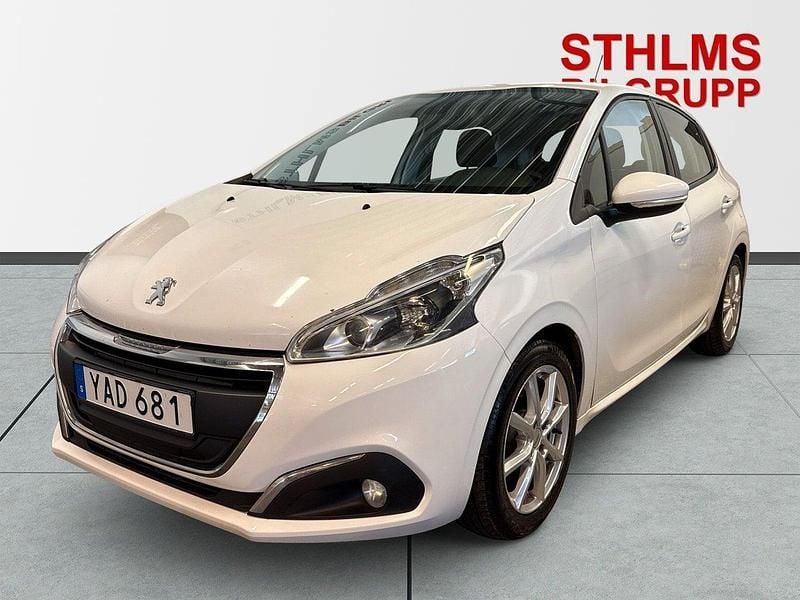 Vit Begagnad 2015 Peugeot 208 Halvkombi | 89 900 kr (Marknadspris) - Bild 1/4
