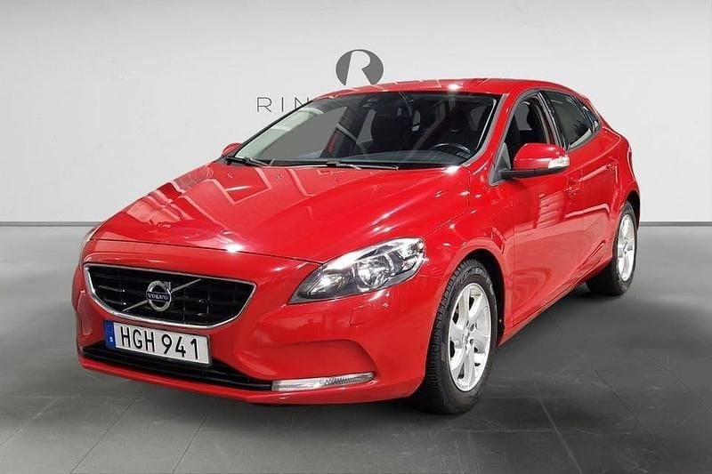 Röd Begagnad 2013 Volvo V40 Kinetic Halvkombi | 114 900 kr (Marknadspris) - Bild 1/3