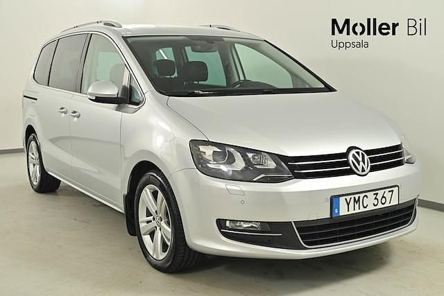 Silver Begagnad 2018 VW Sharan Highline Minibuss | 239 900 kr (Bra pris) - Bild 1/4