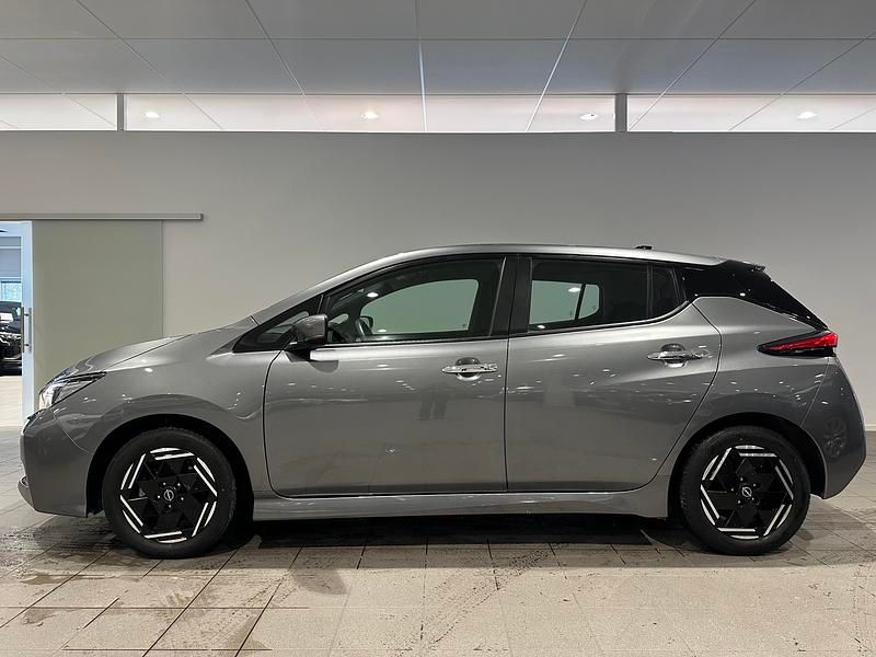 Begagnad Nissan Leaf Acenta 111 kW (151 HK) 2023 Grå Halvkombi