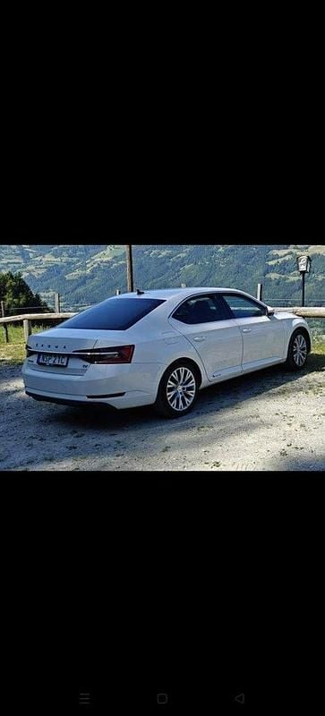 Vit Begagnad 2020 Skoda Superb Business Line Halvkombi | 240 000 kr (Bra pris) - Bild 1/4