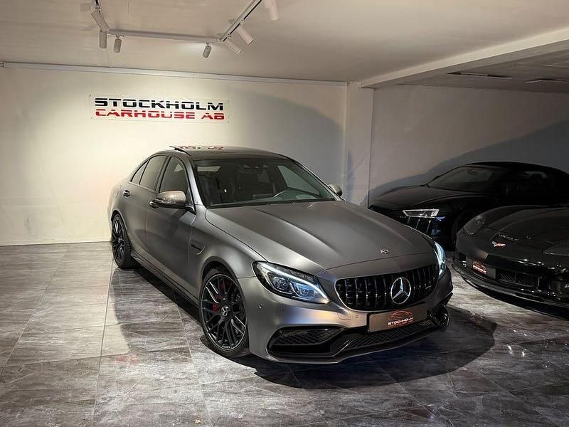 Grå Begagnad 2017 Mercedes C63S AMG AMG Sedan | 519 900 kr (Marknadspris) - Bild 1/4