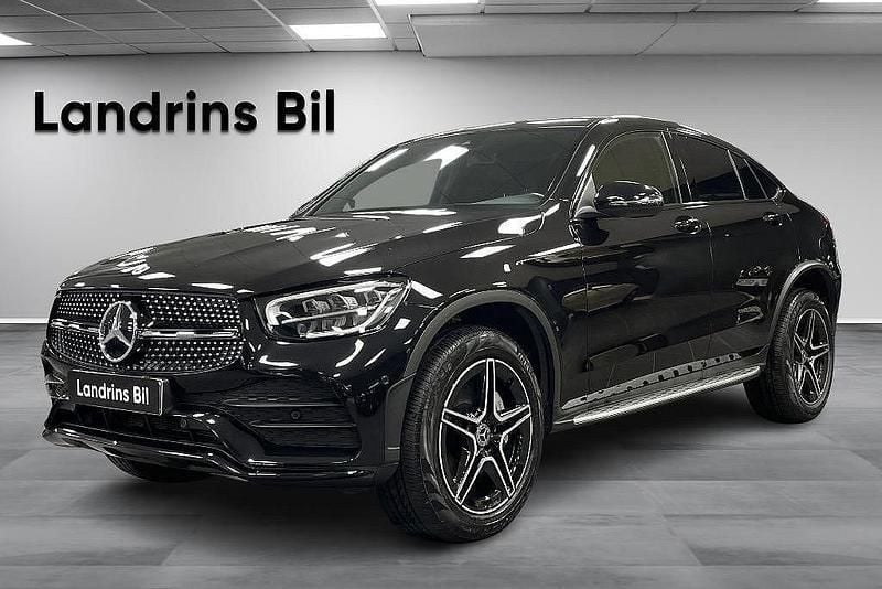 Svart Begagnad 2022 Mercedes GLC300e Premium Sportkupé | 569 000 kr (Marknadspris) - Bild 1/4