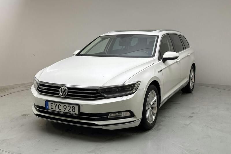 Vit Begagnad 2015 VW Passat Sedan | 115 000 kr (Marknadspris) - Bild 1/4