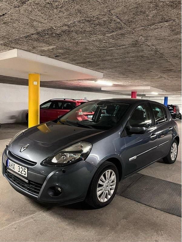 Blå Begagnad 2011 Renault Clio R.S. Halvkombi | 35 900 kr (Marknadspris) - Bild 1/4
