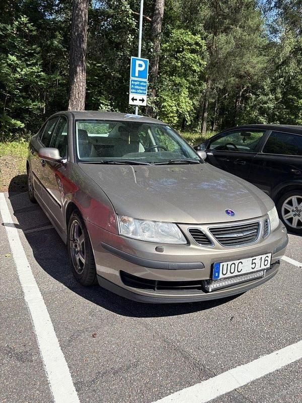 Brun Begagnad 2004 Saab 9-3 Linear Sedan | 6 000 kr (Bra pris) - Bild 1/4