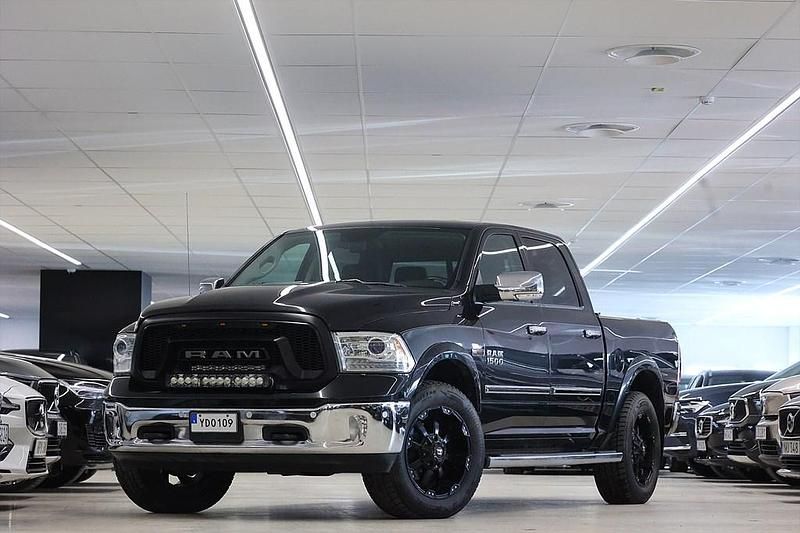 Begagnad RAM 1500 2016 Svart Pickup