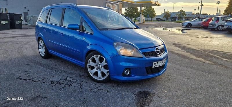 Blå Begagnad 2006 Opel Zafira OPC Minibuss | 69 000 kr - Bild 1/4