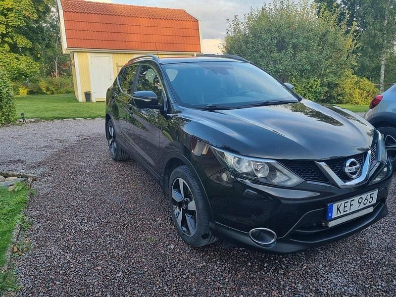 Svart Begagnad 2017 Nissan Qashqai SUV | 115 000 kr (Marknadspris) - Bild 1/4