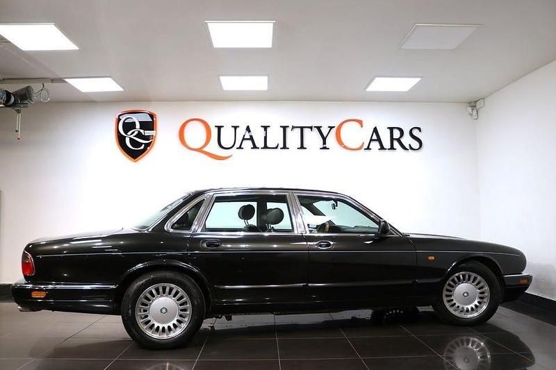 Begagnad Jaguar XJ Sovereign 241 HK (177 kW) 1997 Svart Sedan