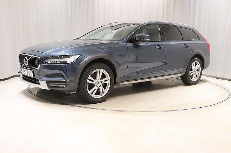 Mörkblå Begagnad 2018 Volvo V90 CC Momentum Kombi | 278 900 kr (Bra pris) - Bild 1/4