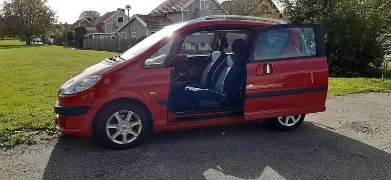 Röd Begagnad 2005 Peugeot 1007 Halvkombi | 21 500 kr - Bild 1/1