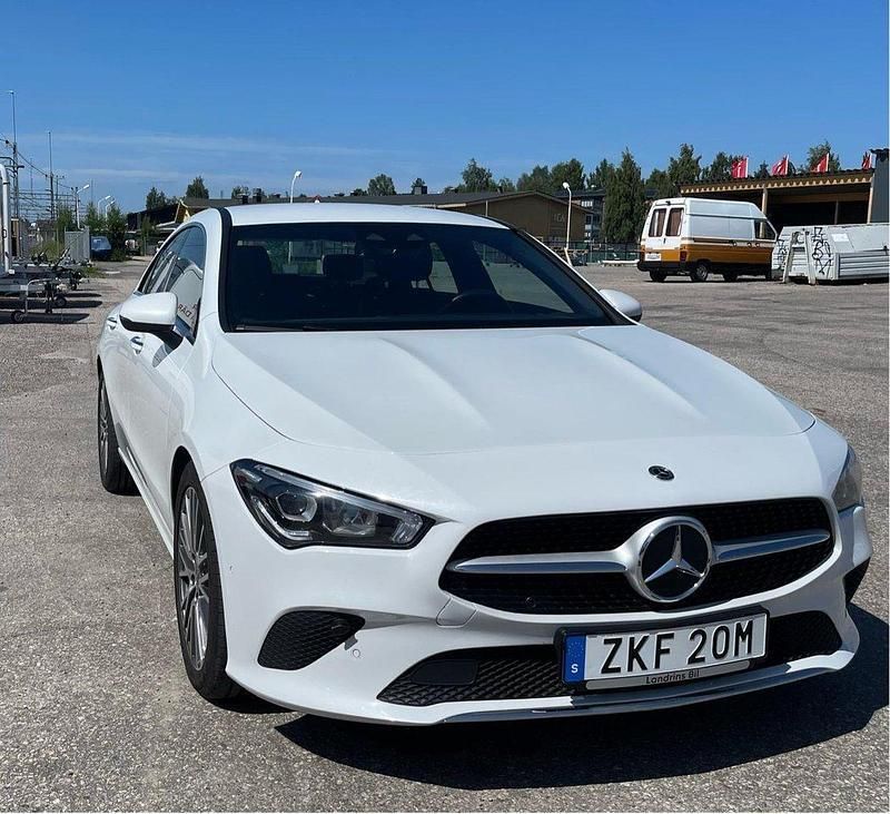 Vit Begagnad 2021 Mercedes CLA200 Sportkupé | 275 000 kr (Superpris) - Bild 1/4
