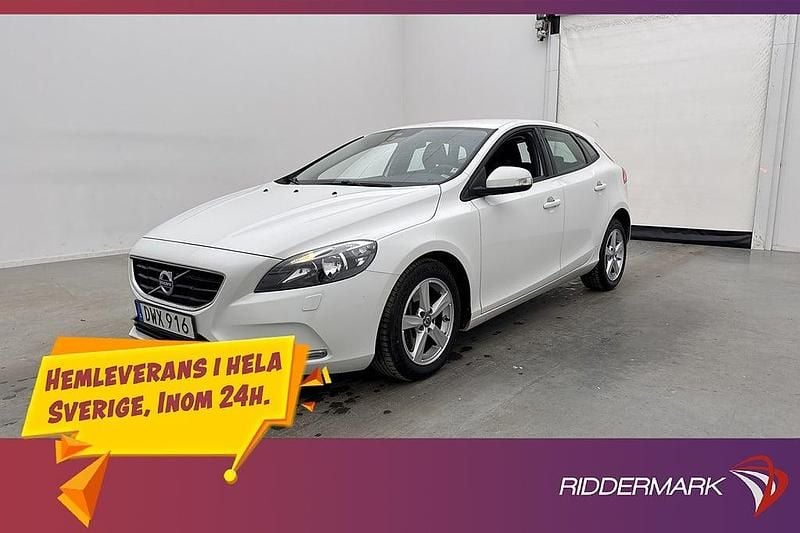 Vit Begagnad 2015 Volvo V40 Halvkombi | 158 800 kr (Marknadspris) - Bild 1/3