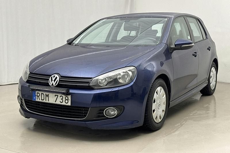 Mörkblå Begagnad 2012 VW Golf VI Halvkombi | 78 000 kr (Marknadspris) - Bild 1/4