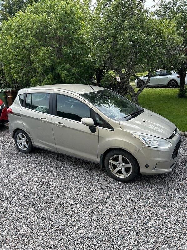 Grå Begagnad 2013 Ford B-MAX Titanium Minibuss | 40 000 kr (Marknadspris) - Bild 1/3