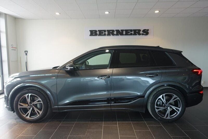 Grå Ny 2025 Audi Q6 e-tron S-Line SUV | 1 000 100 kr (Bra pris) - Bild 1/4