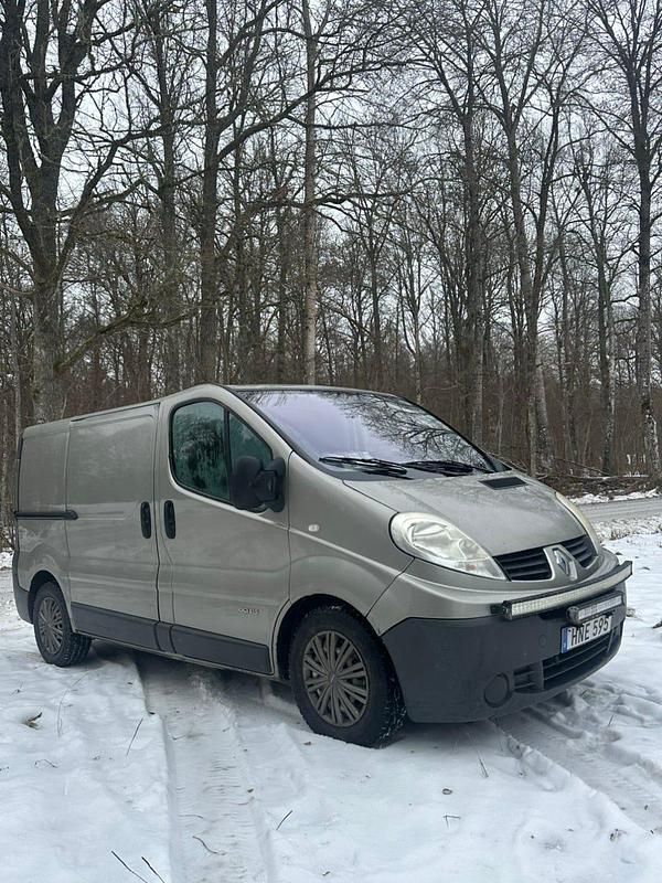 Silverbeige Begagnad 2008 Renault Trafic Minibuss | 25 000 kr - Bild 1/4