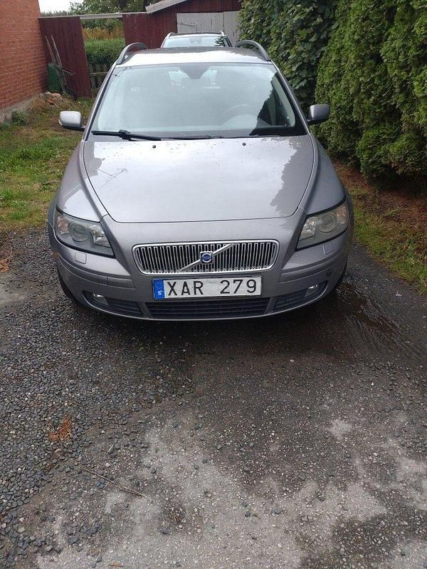 Grå Begagnad 2006 Volvo V50 Kombi | 20 000 kr (Bra pris) - Bild 1/4