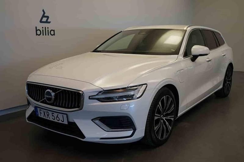 Vit Begagnad 2022 Volvo V60 Core Kombi | 339 500 kr (Marknadspris) - Bild 1/1