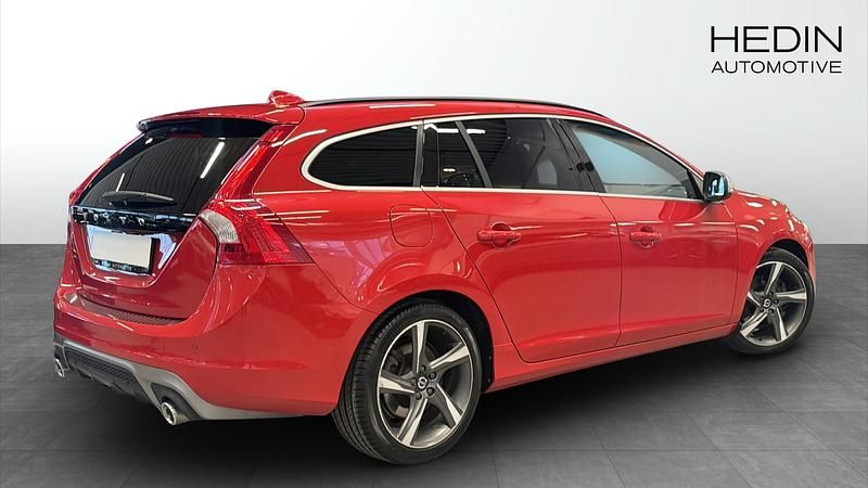 Begagnad Volvo V60 R-Design 190 HK (139 kW) 2015 Kombi