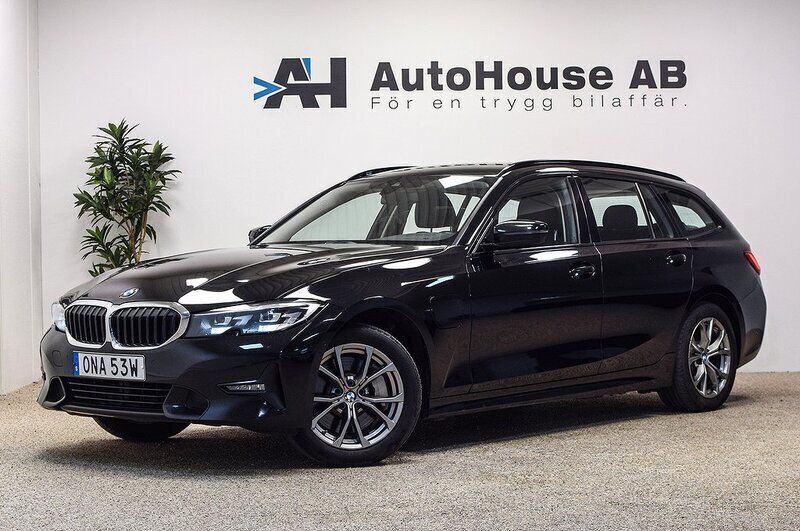 Svart Begagnad 2020 BMW 330e Sport Line Kombi | 244 000 kr (Bra pris) - Bild 1/4