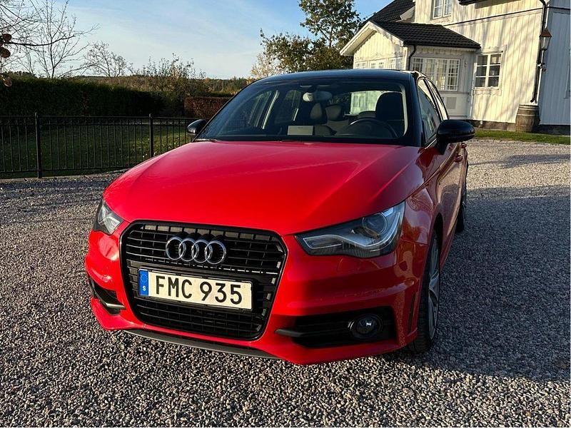 Röd Begagnad 2014 Audi A1 Sportback Sport Halvkombi | 85 000 kr (Marknadspris) - Bild 1/4